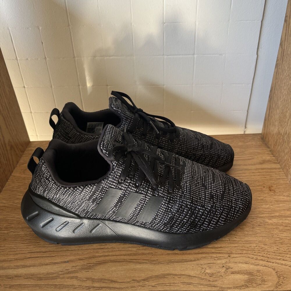 adidas Swift Run 22 Sz 7 Black Knit Athletic Sneakers Running Walking Fitness